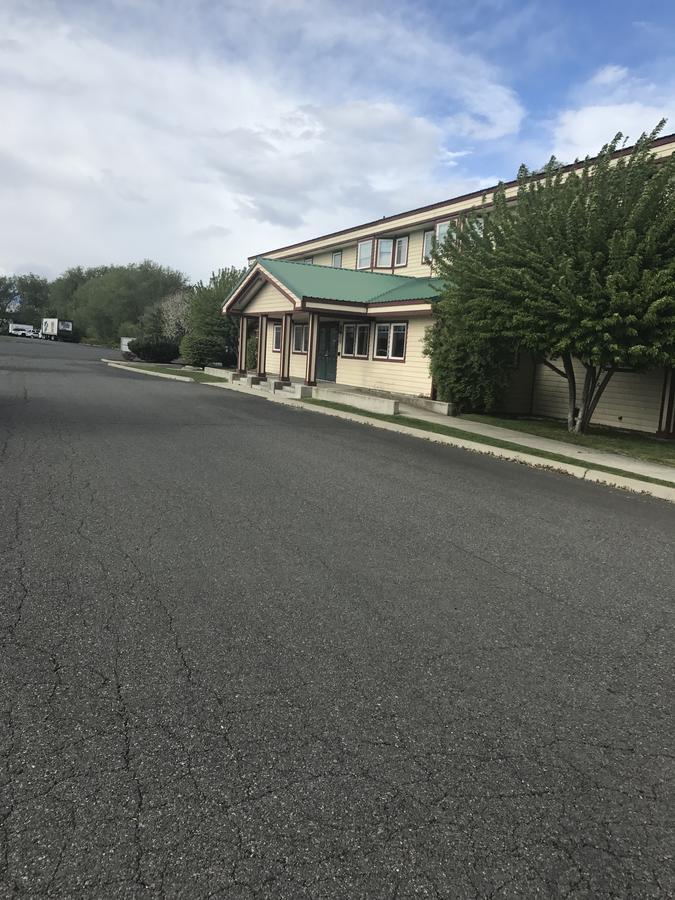 Nirvana Inn & Grill Ellensburg Exterior photo